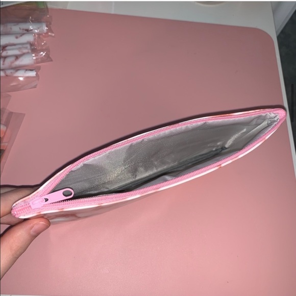 FINAL PRICE DROP  🎉HP🎉 NEW! 12 Makeup Brush Set Marble Pink/White w/ Bag - Picture 12 of 12